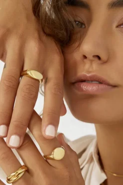 Aster Gold Signet Ring