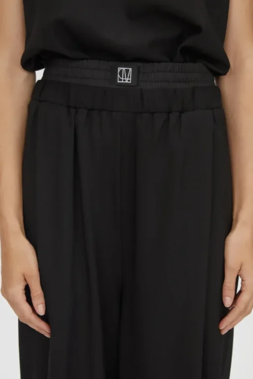 Aura Pant Black