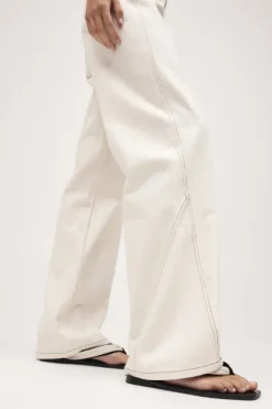 Curve Seam Jean Ecru