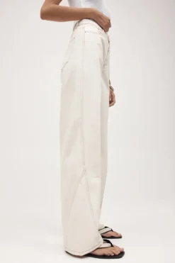 Curve Seam Jean Ecru